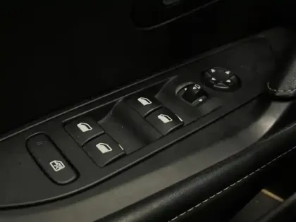 Photo 11 Peugeot 208  1.2 PureTech 100ch S&S GT EAT8