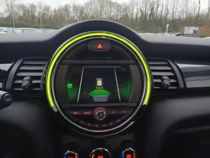 Photo 8 Mini Mini  Cooper 136ch  Edition Greenwich