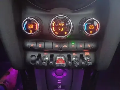 Photo 5 Mini Mini  Cooper 136ch  Edition Greenwich