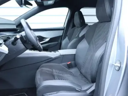 Photo 8 Peugeot 3008  1.2 Hybrid 145ch GT e-DCS6