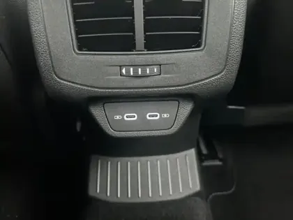 Photo 10 Volkswagen T-roc  1.5 TSI Evo2 150ch R-Line Edition DSG7