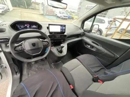 Photo 13 Peugeot Partner  XL Diesel 130ch Pack Premium Connect