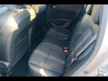 Photo 10 Renault Clio  1.6 E-Tech hybride 145ch Engineered