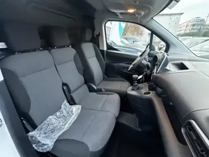 Photo 11 Opel Combo Cargo  L1H1 Standard 1.2 110ch S&S Pack Clim