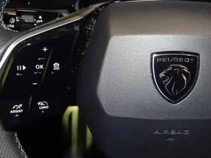 Photo 14 Peugeot 3008  1.2 Hybrid 136ch GT e-DCS6