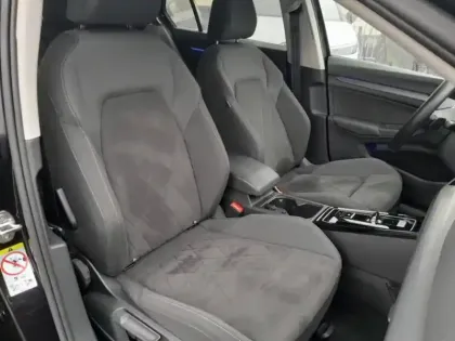 Photo 13 Volkswagen Golf  1.5 eTSI OPF 150ch Style DSG7