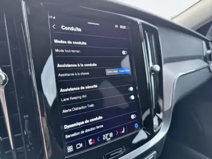 Photo 7 Volvo V60  Cross Country B4 AWD 197ch Pro Geartronic 8