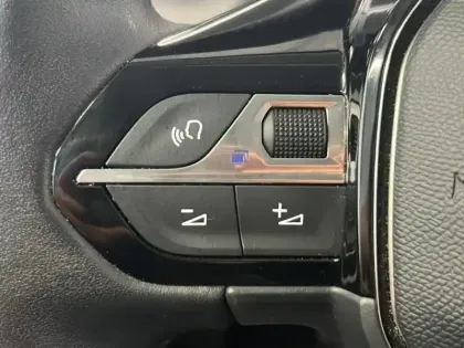 Photo 14 Peugeot 208  e- 156ch Allure