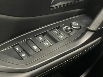 Photo 13 Peugeot 408  PHEV 225ch GT e-EAT8