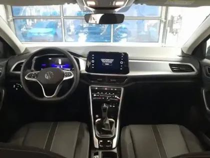 Photo 9 Volkswagen T-roc  1.5 TSI Evo2 150ch VW Edition DSG7