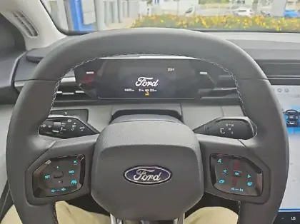 Photo 6 Ford Explorer 286ch Extended Range 77kWh RWD