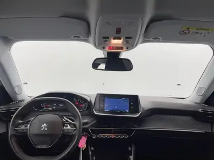 Photo 93 Peugeot 2008  PureTech 100 S&S BVM6