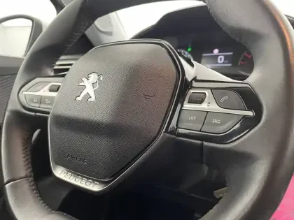 Photo 60 Peugeot 2008  PureTech 100 S&S BVM6