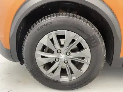 Photo 80 Peugeot 2008  PureTech 100 S&S BVM6