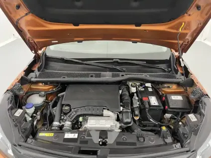 Photo 52 Peugeot 2008  PureTech 100 S&S BVM6