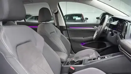 Photo 10 Volkswagen Golf  1.5 eTSI OPF 150 DSG7