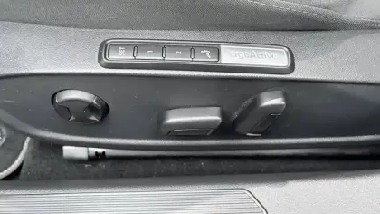 Photo 14 Volkswagen Golf  1.5 eTSI OPF 150 DSG7