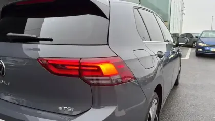 Photo 31 Volkswagen Golf  1.5 eTSI OPF 150 DSG7