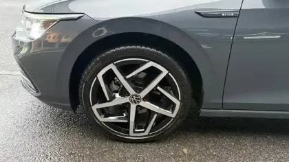 Photo 33 Volkswagen Golf  1.5 eTSI OPF 150 DSG7