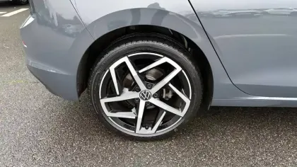 Photo 32 Volkswagen Golf  1.5 eTSI OPF 150 DSG7