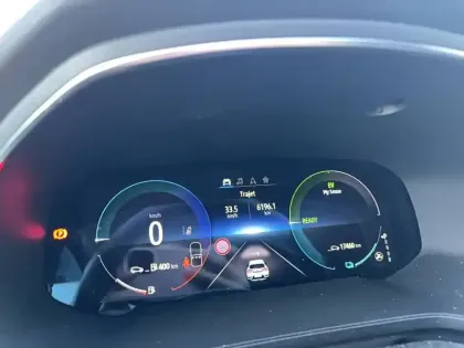 Photo 8 Renault Captur  E-Tech full hybrid 145