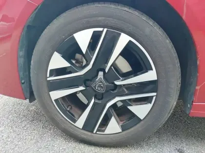 Photo 12 Peugeot 208  PureTech 100 S&S BVM6