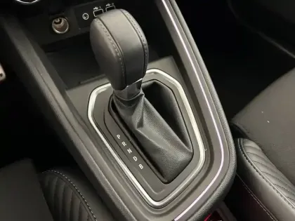 Photo 12 Renault Clio  E-Tech full hybrid 145