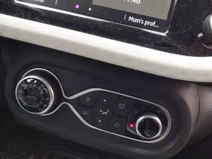 Photo 13 Renault Twingo  III E-Tech