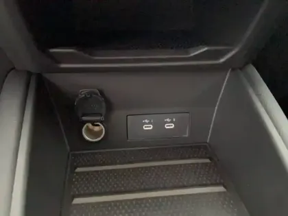 Photo 29 Renault Captur  E-Tech full hybrid 160 ch