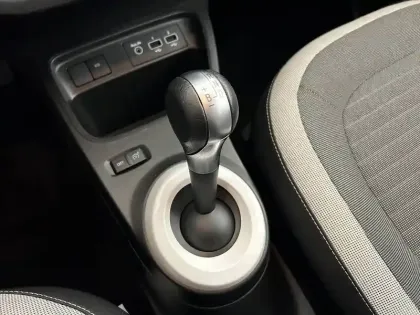 Photo 21 Renault Twingo  III E-Tech