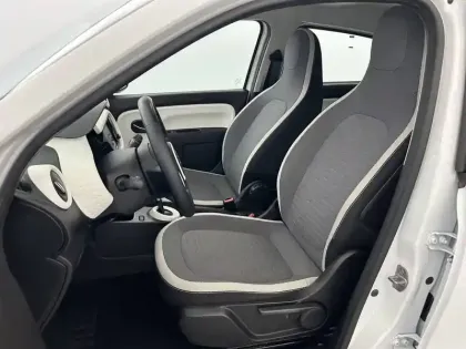 Photo 17 Renault Twingo  III E-Tech