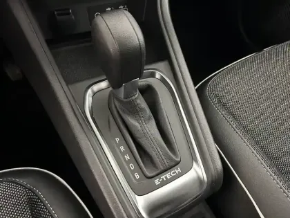 Photo 12 Renault Captur  E-Tech full hybrid 145