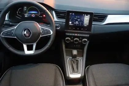 Photo 8 Renault Captur  E-Tech full hybrid 145