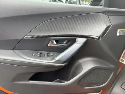 Photo 15 Peugeot 2008  PureTech 130 S&S BVM6 Allure