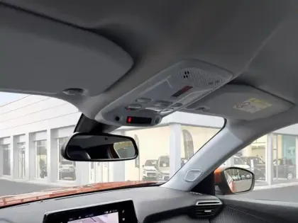 Photo 27 Peugeot 2008  PureTech 130 S&S BVM6 Allure