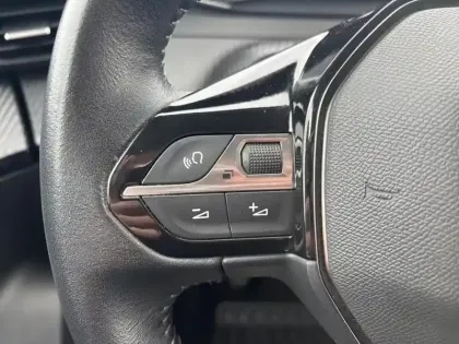 Photo 18 Peugeot 2008  PureTech 130 S&S BVM6 Allure