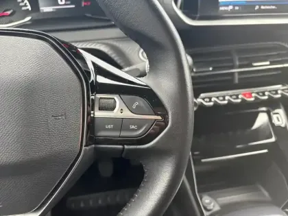 Photo 19 Peugeot 2008  PureTech 130 S&S BVM6 Allure