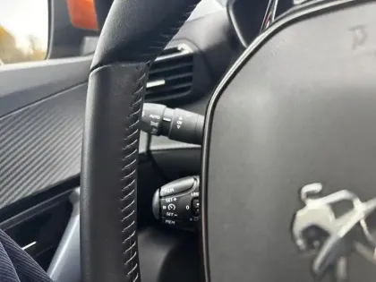 Photo 12 Peugeot 2008  PureTech 130 S&S BVM6 Allure