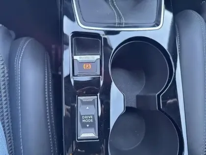 Photo 24 Peugeot 2008  PureTech 130 S&S BVM6 GT