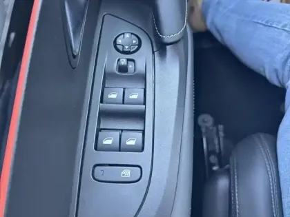 Photo 19 Peugeot 2008  PureTech 130 S&S BVM6 GT