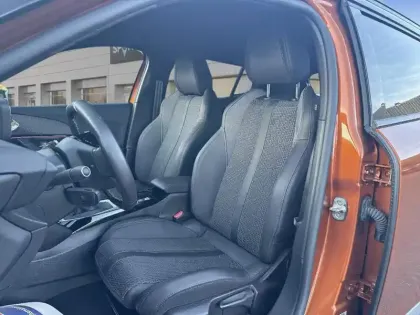 Photo 8 Peugeot 2008  PureTech 130 S&S BVM6 GT