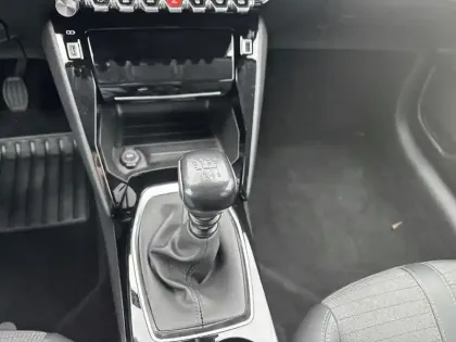 Photo 24 Peugeot 208  PureTech 100 S&S BVM6 Allure