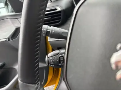 Photo 16 Peugeot 208  PureTech 100 S&S BVM6 Allure