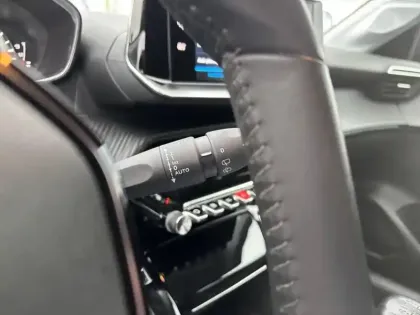 Photo 17 Peugeot 208  PureTech 100 S&S BVM6 Allure