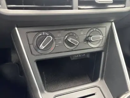 Photo 19 Volkswagen Polo  1.0 TSI 95 S&S DSG7