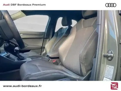Photo 9 Audi Q3 35 TFSI 150 ch S tronic 7 S line