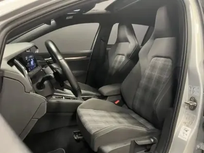 Photo 14 Volkswagen Golf  2.0 TDI SCR 200ch GTD DSG7