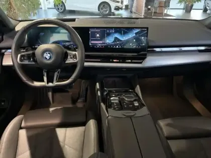 Photo 4 BMW Serie 5 Série 5 530e 299ch M Sport xDrive