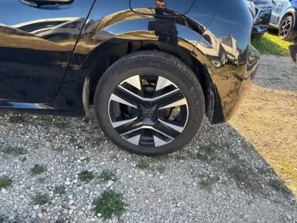 Photo 10 Peugeot 208  1.2 Hybrid 100ch Allure e-DCS6