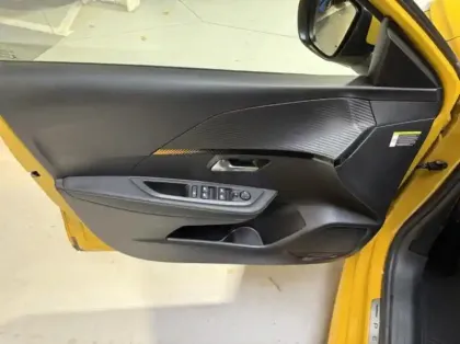 Photo 9 Peugeot 208  1.2 PureTech 100ch S&S Roadtrip EAT8